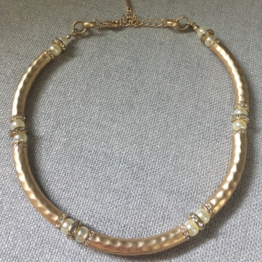 Gold/Pearl fashion necklace